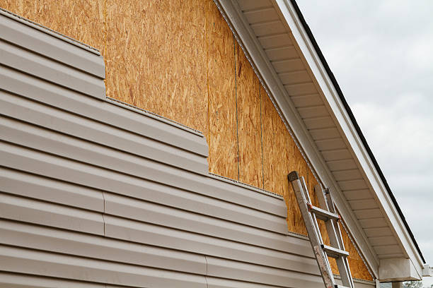 Professional Emergency Siding Repair technician working in Maple Valley, WA